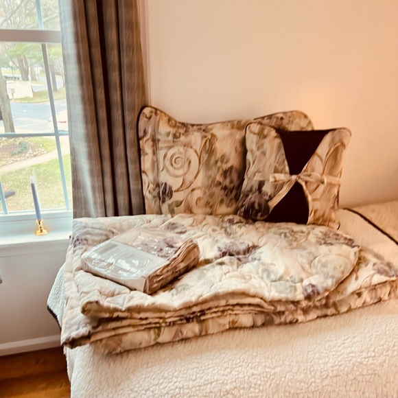 Croscill Bedding Croscill Twin Bedspread Set Poshmark